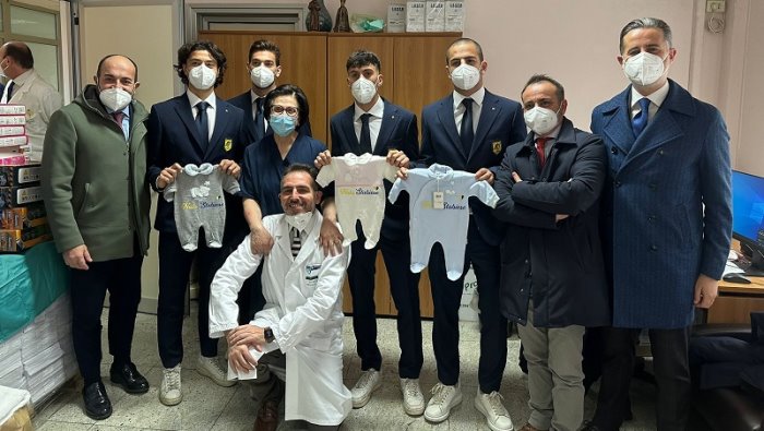 juve stabia visita al reparto di neonatologia dell ospedale san leonardo