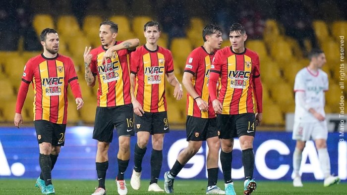 benevento vittorioso con la turris le foto del derby