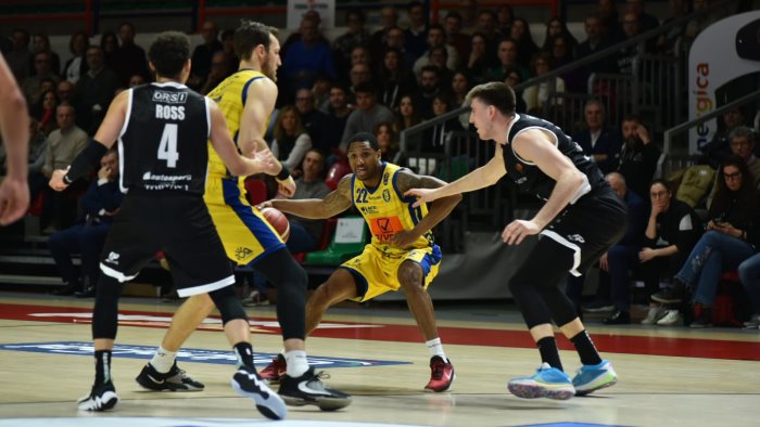 givova scafati basket ko sul parquet della bertram tortona 89 52