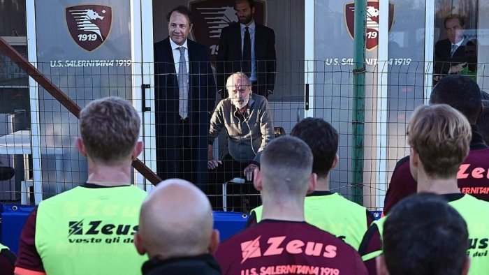 foto salernitana sabatini tiene a rapporto la squadra al mary rosy