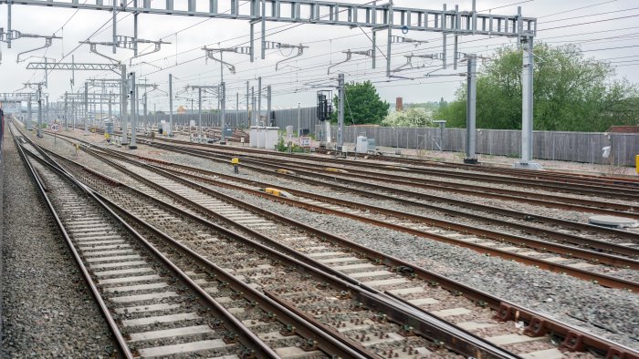 furto cavi in rame alla vigilia treni fermi a telese e ritardi di oltre due ore