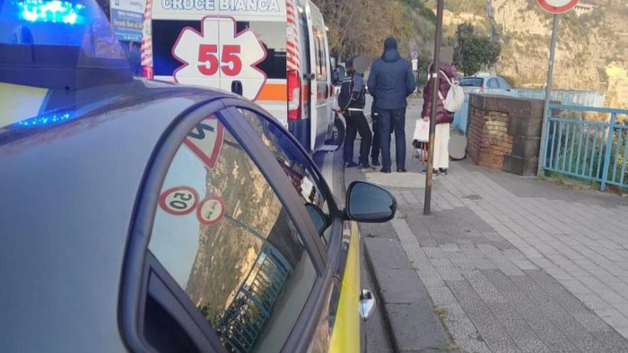 tragedia tra salerno e vietri sul mare 74enne stroncato da un malore