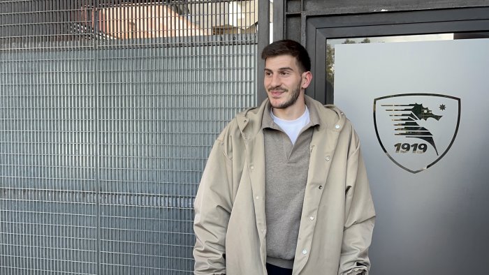 foto salernitana ecco luka lochoshvili e il quinto colpo del ds valentini