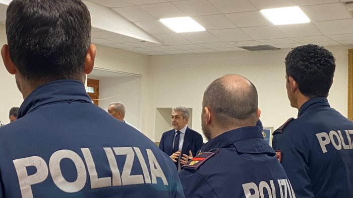 caserta arrivano i rinforzi 30 nuovi poliziotti in servizio sul territorio