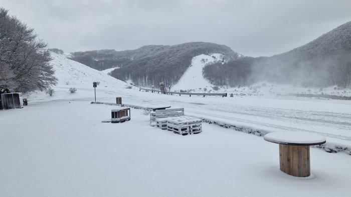 sannio nella morsa del freddo la neve regala paesaggi imbiancati