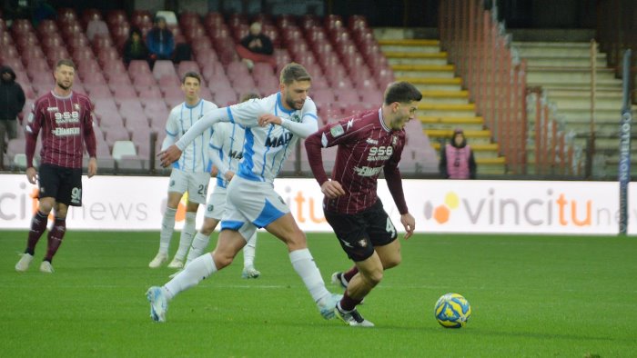 salernitana sassuolo 1 2 non basta il cuore all arechi passa la capolista