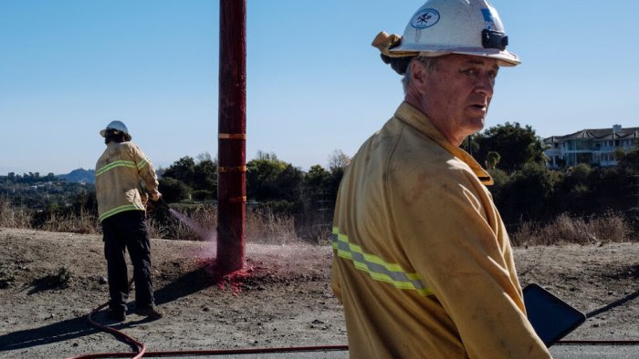 los angeles i vigili del fuoco sono riusciti ad arginare le fiamme