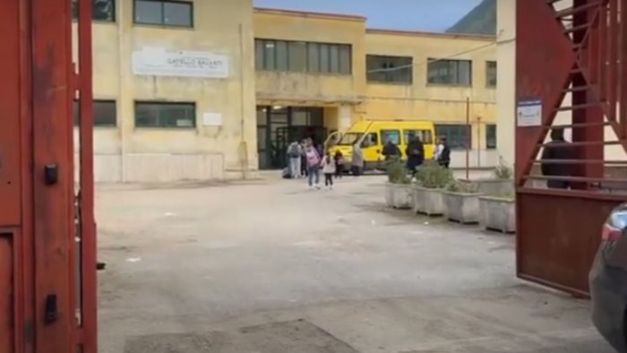 clamorosa svolta la prof aggredita dai genitori e stata arrestata per pedofilia