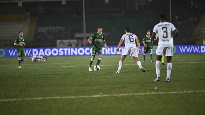 avellino ultras cade dagli spalti a cerignola paura e tragedia sfiorata