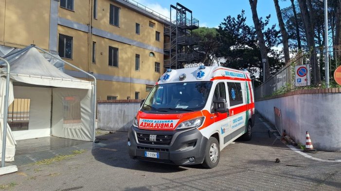 mercato san severino ambulanza bloccata da 60 ore in pronto soccorso