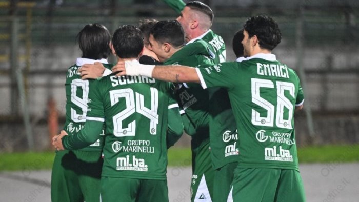 avellino un biancoverde nell elenco dei calciatori in diffida