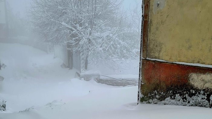 trevico un abitante denuncia siamo stati abbandonati a noi stessi tra la neve