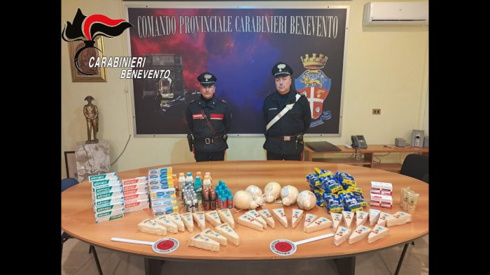 rubano formaggi e prodotti igiene personale tre donne arrestate e due denunce