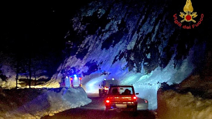 notte di paura sul terminio bloccati in auto nella neve salvati dai vigili