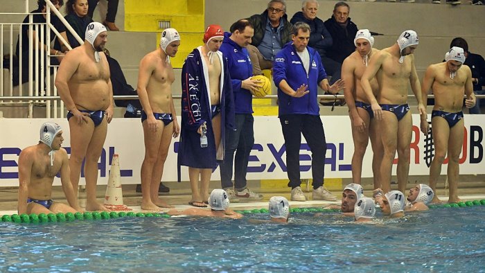 pallanuoto a2 alla vitale c e il derby rari nantes arechi circolo nautico