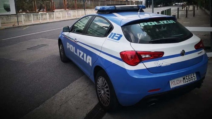 picchia i genitori per soldi arrestato un 46enne napoletano