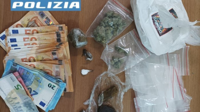 in auto con hashish cocaina e marijuana arrestati dai falchi