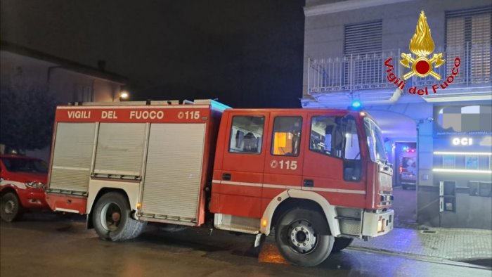 san cipriano d aversa scoppio in un appartamento ustionati due anziani