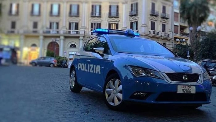 nuova stretta della polizia sulla movida al vomero prescrizioni e sequestri