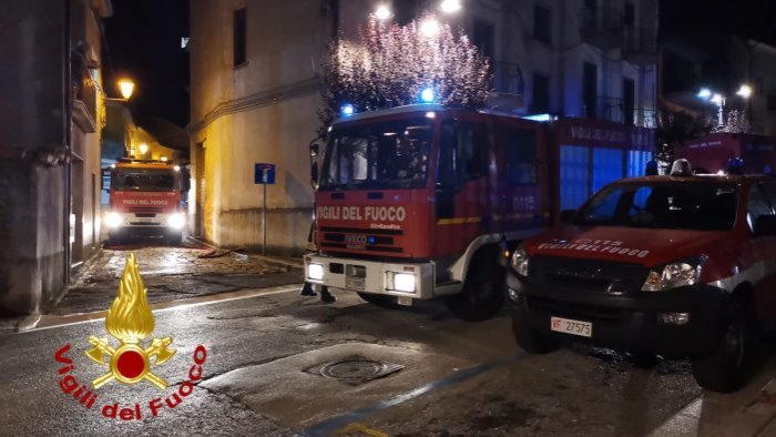 cervinara irpino trovato morto a sant antimo casa in fiamme indagini in corso