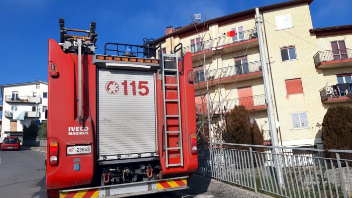 quattro persone bloccate in ascensore ad ariano liberate dai vigili del fuoco