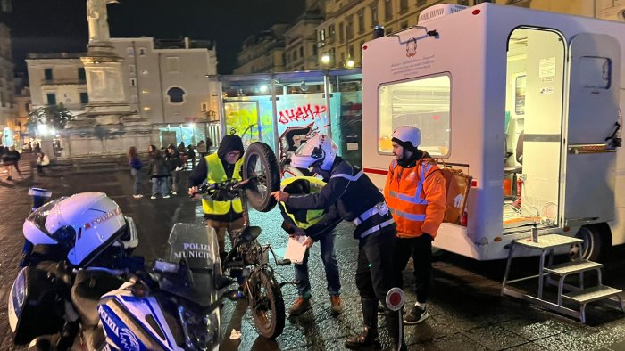 piazza dante e piazza del gesu controlli sui mezzi elettrici e alcol ai minori