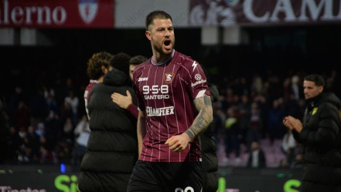 salernitana il numero 90 ha il sapore della speranza cerri e gia leader