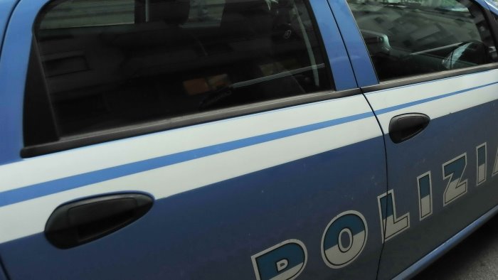 non si ferma all alt della polizia arrestato dopo un inseguimento