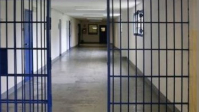 violenze e torture in carcere il riesame nega misure cautelari per 28 agenti