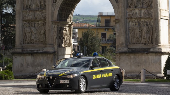 guardia di finanza controlli denunce e segnalazioni per droga a benevento