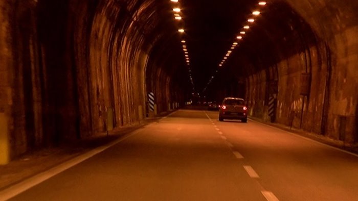 solofra lavori sul raccordo chiude la galleria monte pergola