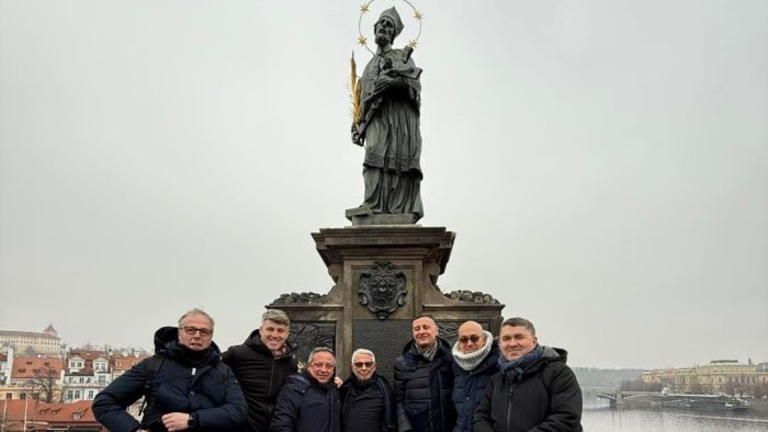 da ponte a praga per i luoghi simbolo del patrono di san giovanni nepomuceno