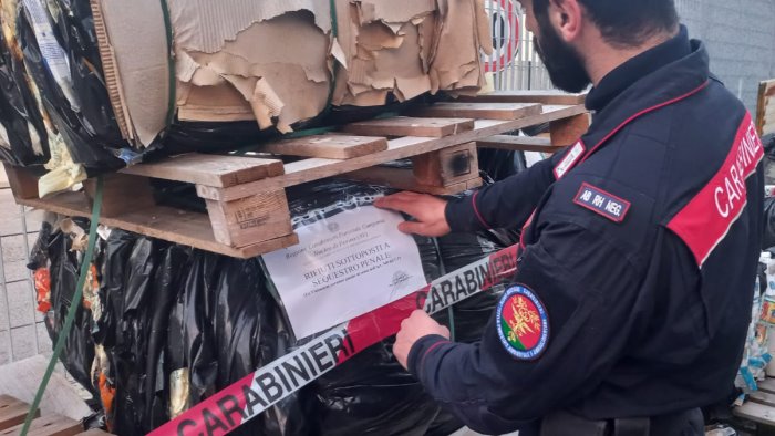 i carabinieri forestali denunciano imprenditore per gestione illecita di rifiuti