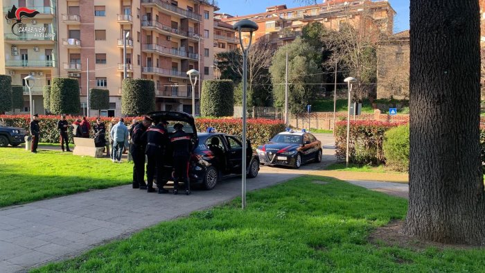 avellino spaccio a piazza kennedy blitz dei carabinieri 5 denunce