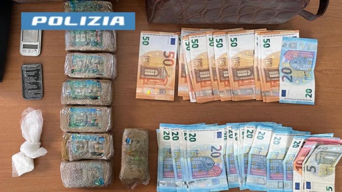 lotta al consumo e spaccio di droga a portici due arresti della polizia