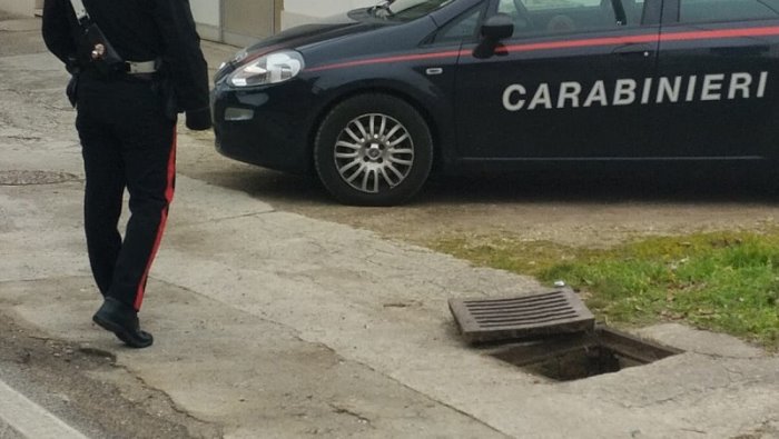 savignano irpino cade in un tombino intervento di carabinieri e cittadini