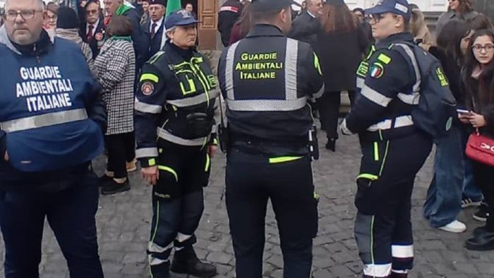 angri ladri in azione nella sede delle guardie ambientali italiane