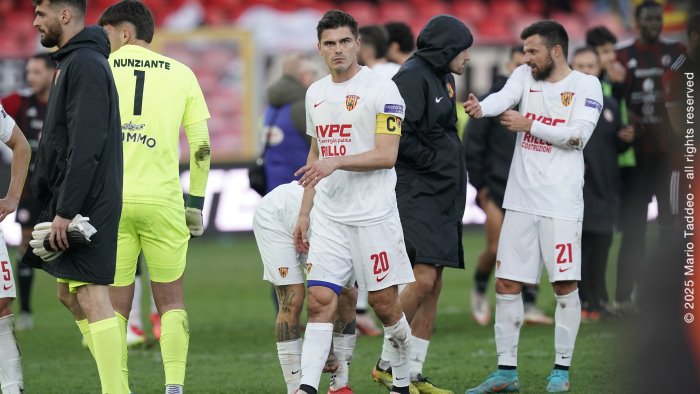 benevento e foggia si annullano allo zaccheria tutte le foto del match