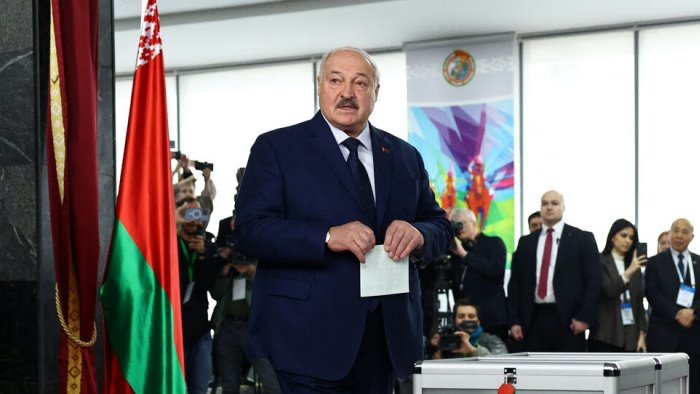 farsa bielorussia lukashenko vince la rielezione ancora una volta