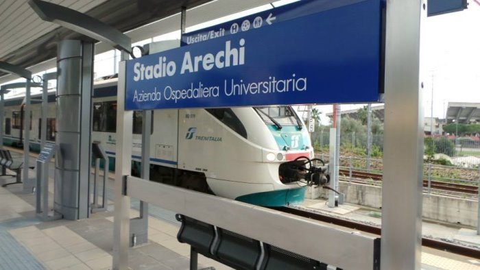 salerno stop ai treni per lavori alla metropolitana ecco i servizi alternativi