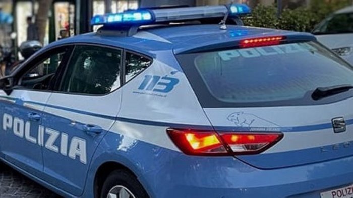 napoli corso garibaldi sopreso a cedere la droga e arrestato