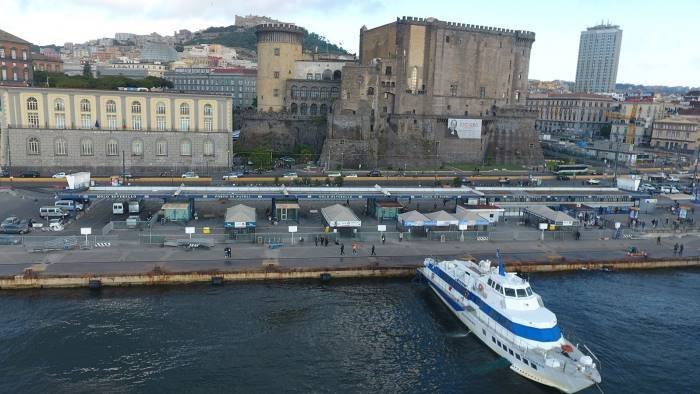 vento forte e mare molto mosso collegamenti a singhiozzo con le isole