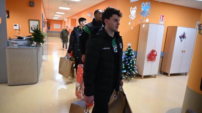 avellino basket visita al reparto di pediatria del moscati