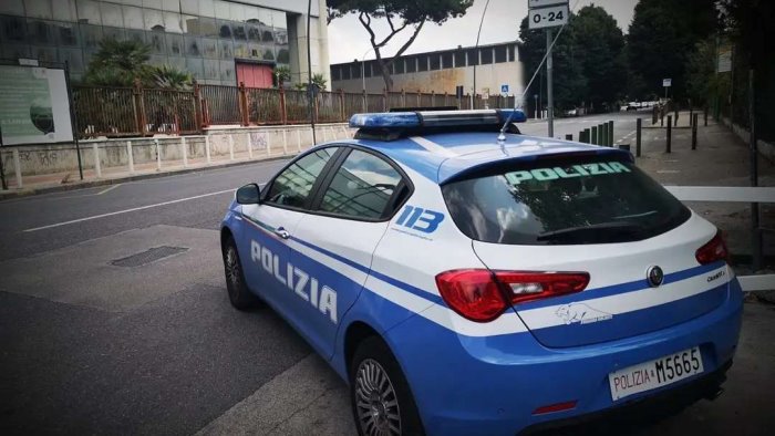 fuorigrotta tentano il furto in un attivita commerciale arrestati