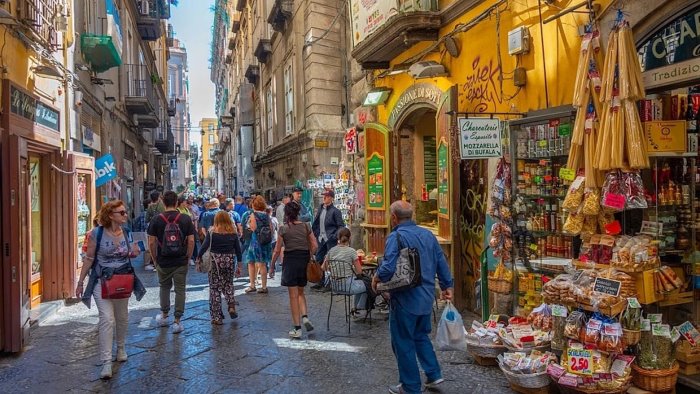 napoli e la tutela delle botteghe storiche una svolta per l artigianato