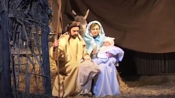 presepe vivente a carpignano nello scenario il quadro della vergine ritrovato