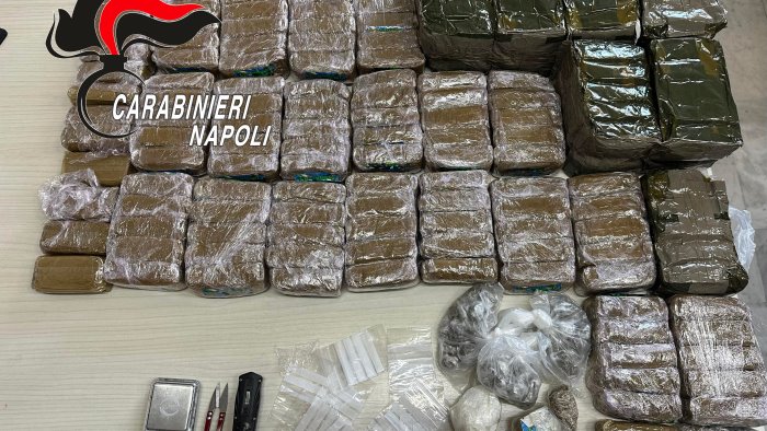 acerra arrestati due minori 4 in manette sequestrati 20 chili di droga