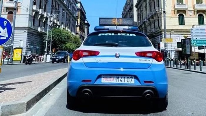 evade dai domiciliari e rapina un uomo con un complice arrestati entrambi