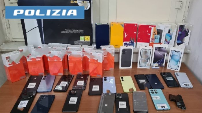 fuorigrotta bloccati dalla polizia dopo aver rapinato attivita commerciali