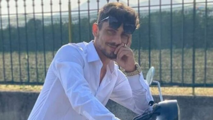 cade dallo scooter emanuele muore nella notte aveva solo 23 anni